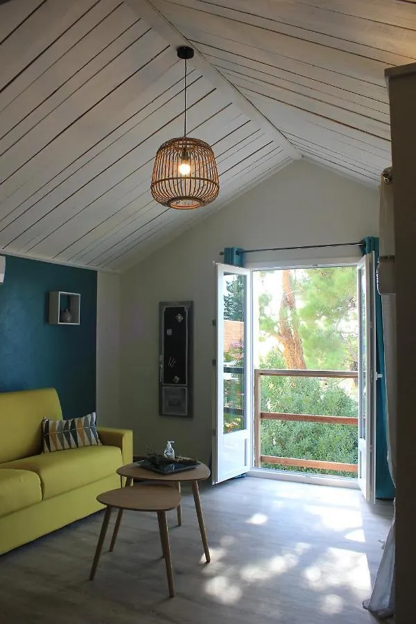 Le Clos Vitis Violes Bed & Breakfast