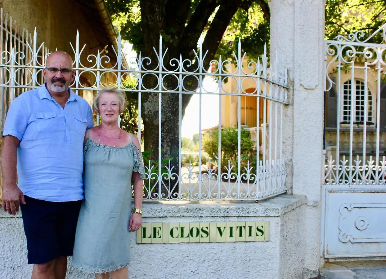 Le Clos Vitis Violes France