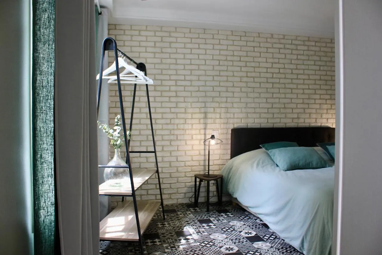 Le Clos Vitis Violes Bed & Breakfast