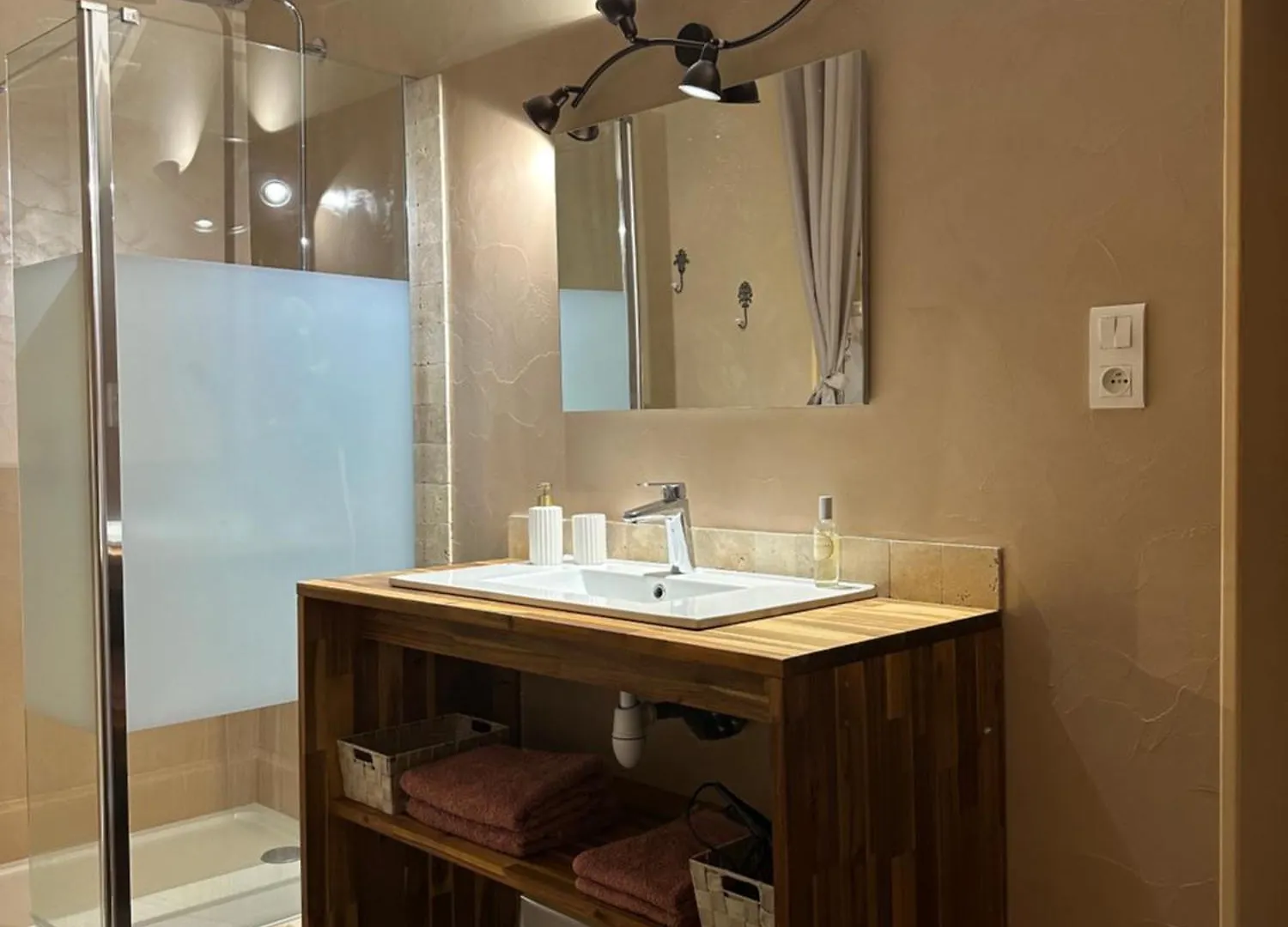 Violès Le Clos Vitis فندق مبيت وإفطار